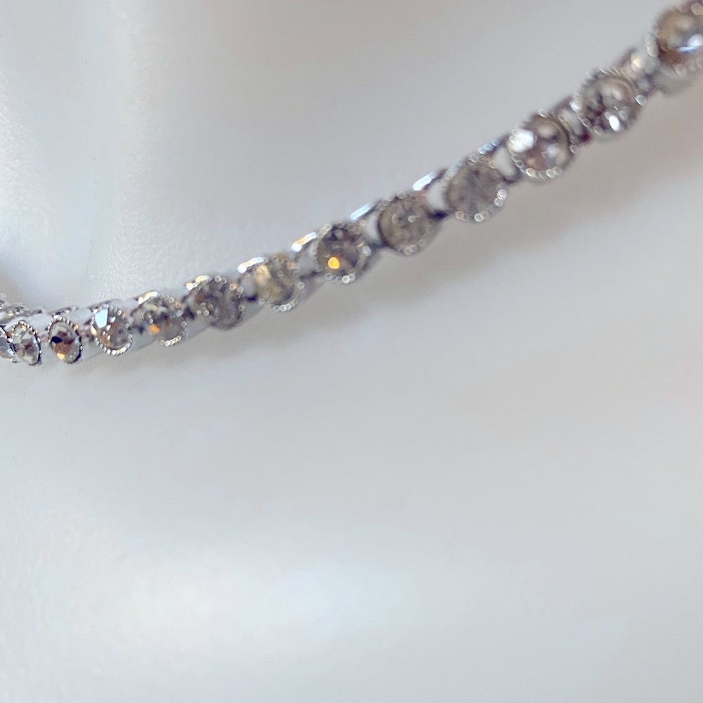 Classy & Beautiful Nine West Diamond like rhinestone choker necklace
